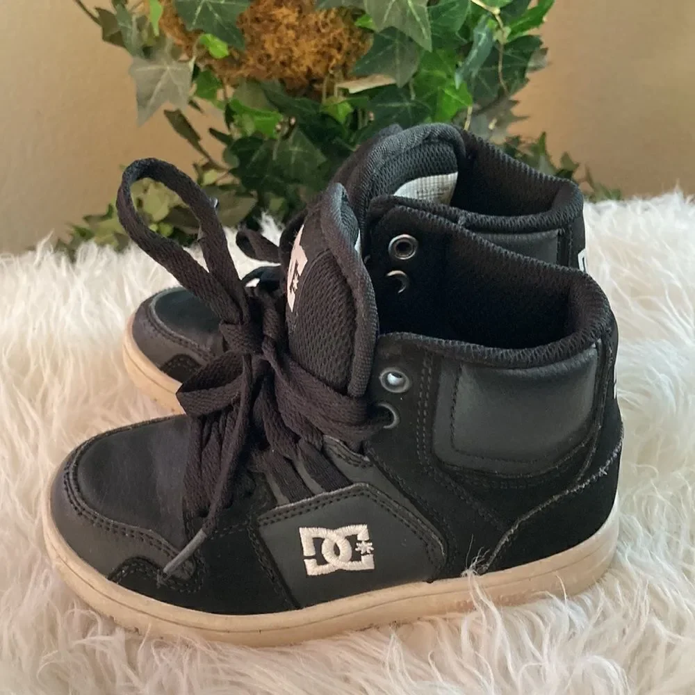 Boys DC Black Hightop Skate Shoes Size 11